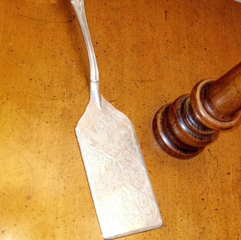 Vintage Sheffield Silverplate Cake Server - Picture 8 of 8